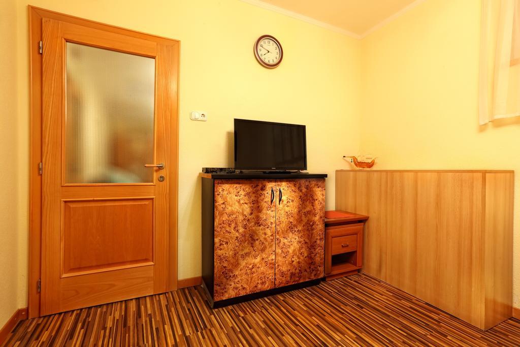 Napfeny Panzio Es Rendezvenyhaz Hotel Kecskemet Room photo